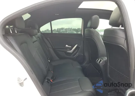 2021 Mercedes-Benz A 220 z USA, uszkodzony, nr VIN W1K3G4EB2MJ313762